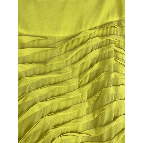 EUC Reiss Yellow Sz 2 A-Line Swing Skirt Textured Ruffle Wavy Line Pattern Zip - Picture 2 of 12